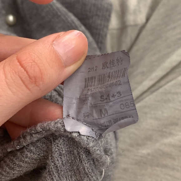 Italian Made Sweater - Picture 6 of 6